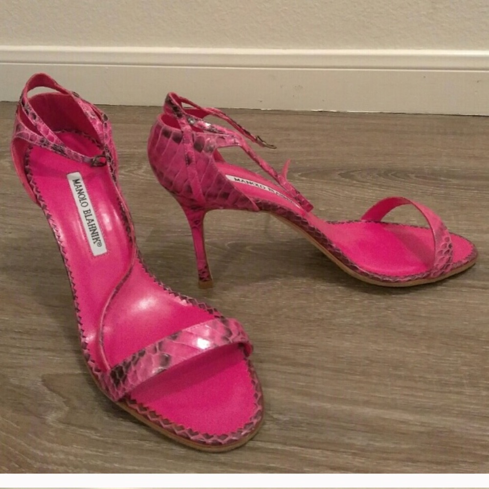Snake skin heels!! Manolo Blahnik!!